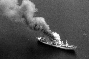 Aviones britnicos atacan buques mercantes
