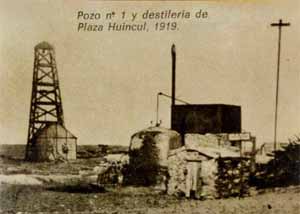 El 29 de Octubre de 1918 Luego de unos 3 aos de estudios geolgicos llevados a cabo en la zona, es en esta fecha que el equipo de trabajo de Enrique Pedro Cnepa, acompaados y dirigidos por el alemn Juan Keidel, encuentran por primera vez petrleo en la Provincia de Neuqun, era el segundo hallazgo de la preciada sustancia en territorio nacional luego de que anteriormente el 13 de diciembre de 1907 se haba encontrado la localidad de Comodoro Rivadavia, en la Provincia de Chubut.<br><br>El flamante pozo nmero 1 de la provincia neuquina alcanzaba una profundidad total de 605 metros, y significara un avance en la materia y un aporte inmenso al futuro energtico del pas, el cual fue posible por el mencionado equipo de trabajo de gelogos, junto al impulso de la Direccin General de Minas, Geologa e Hidrologa de la Nacin por parte del Ejecutivo Nacional con las labores iniciadas bajo la presidencia de Victorino de la Plaza en 1915 y finalizado el objetivo dentro del gobierno del radical Hiplito Yrigoyen en 1918.