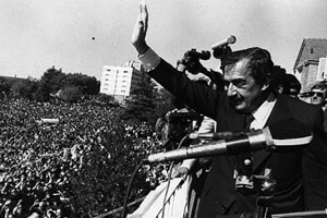 Restitución de la democracia y Raúl Alfonsín electo presidente